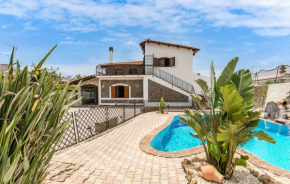 Amazing Home In Siracusa With Wifi